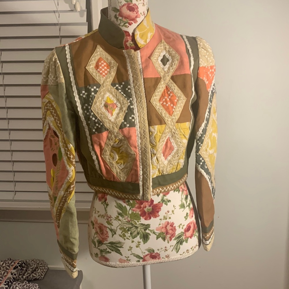 Cute floral/patched/quilted cropped jacket